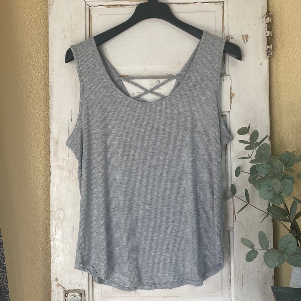 Ambiance Womens grey tank top Sz 2XL